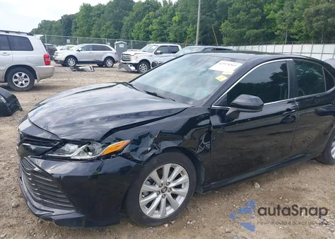 2018 Toyota Camry L/Le/Se/Xle z USA, uszkodzony, nr VIN 4T1B11HK6JU148595